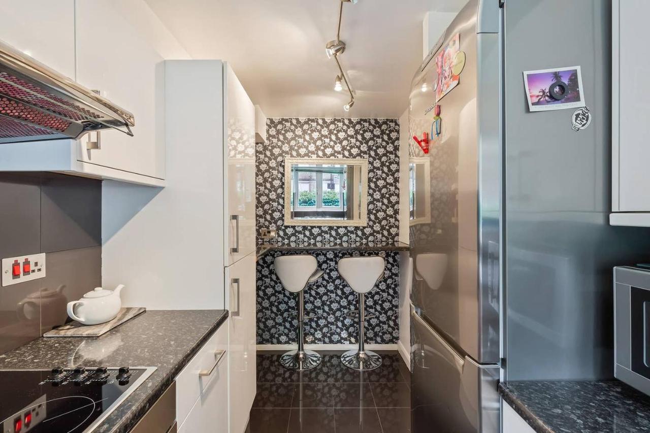 Beautiful And Cosy 2 Bedroom Flat 런던 외부 사진