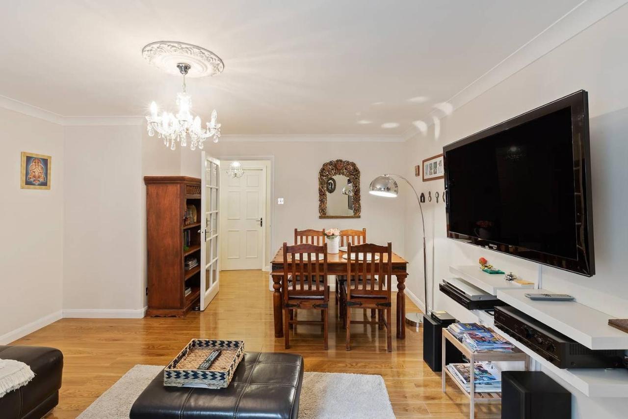 Beautiful And Cosy 2 Bedroom Flat 런던 외부 사진