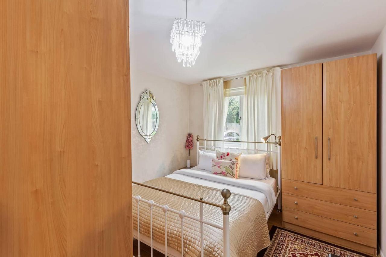 Beautiful And Cosy 2 Bedroom Flat 런던 외부 사진