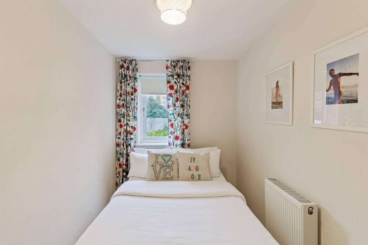 Beautiful And Cosy 2 Bedroom Flat 런던 외부 사진
